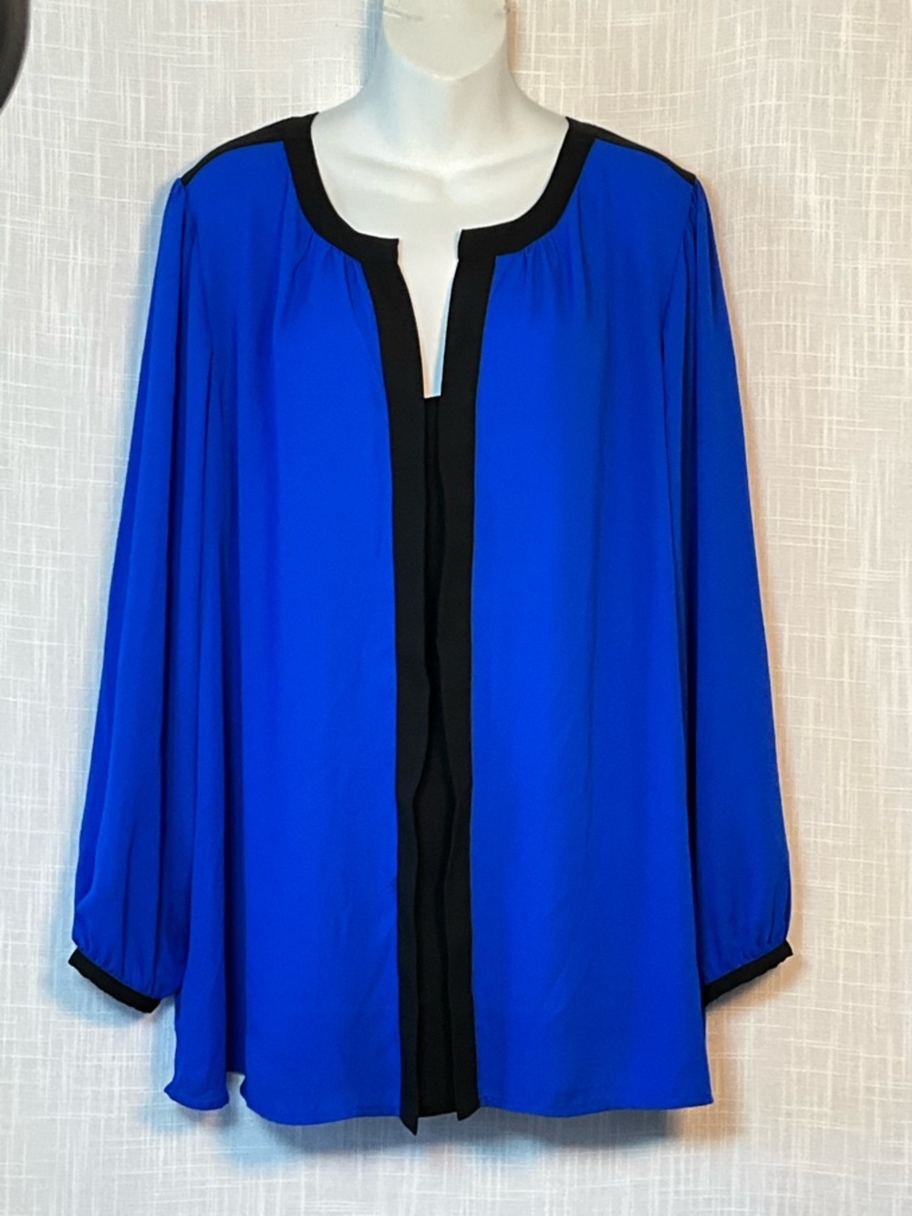 Vince Camuto Blouse Size 2X Blue with Black Trim